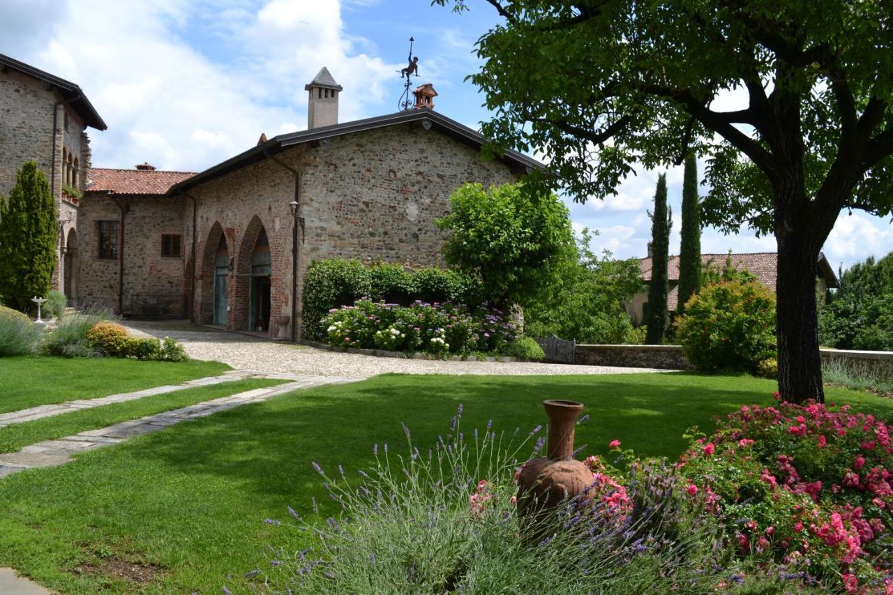 Castello Di Cernusco Lombardone B&B 외부 사진