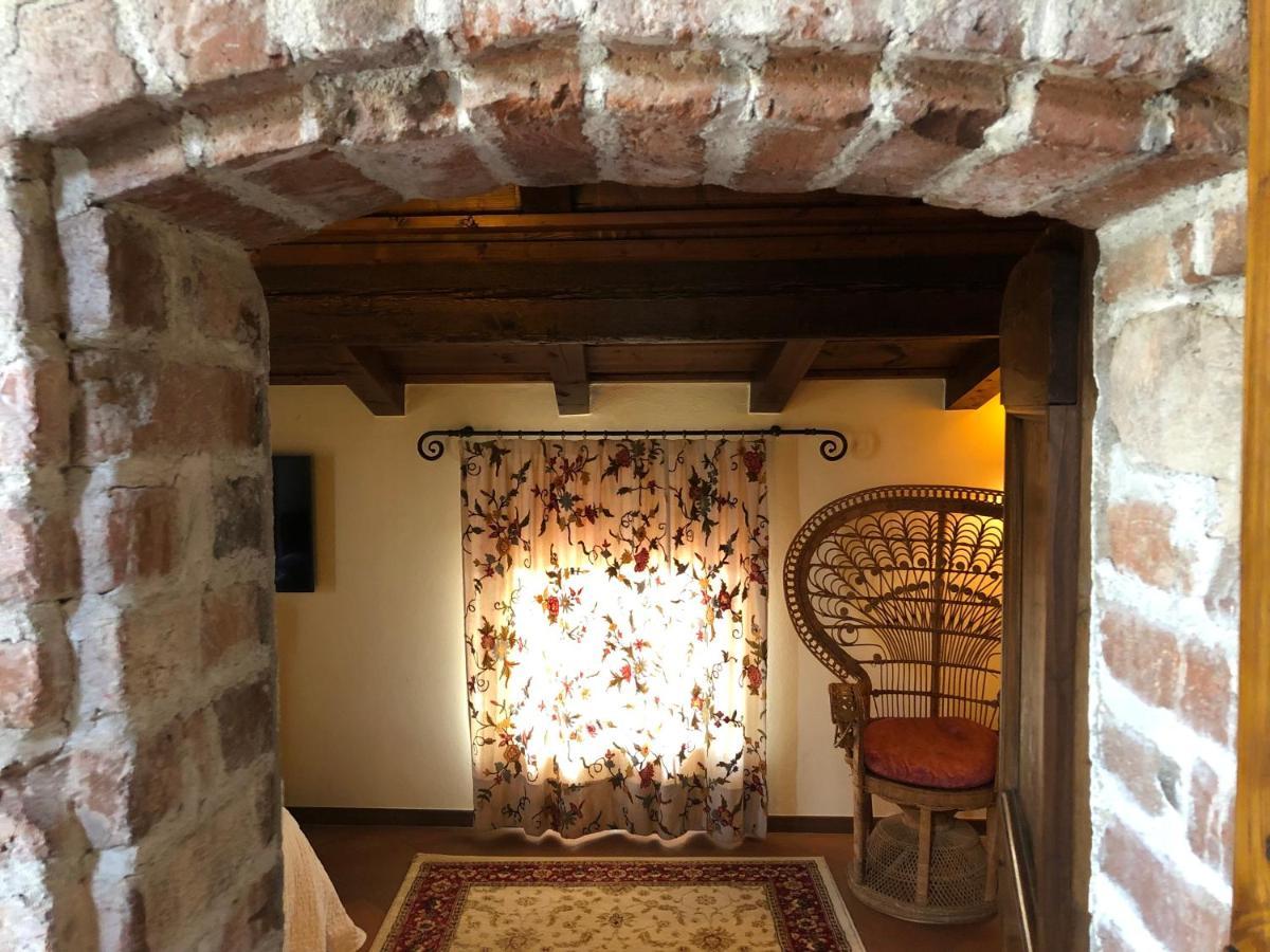 Castello Di Cernusco Lombardone B&B 외부 사진