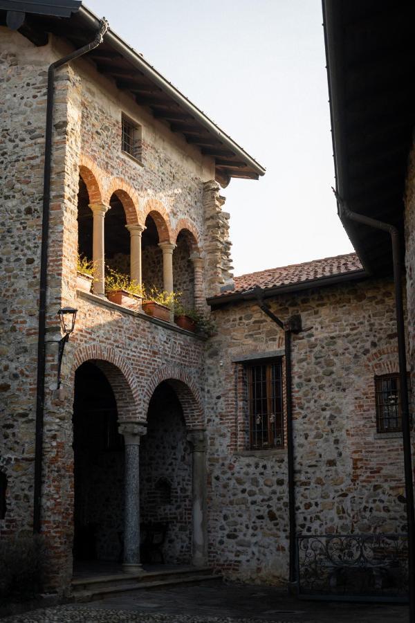 Castello Di Cernusco Lombardone B&B 외부 사진