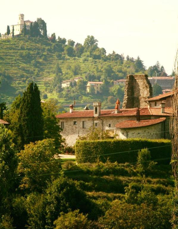 Castello Di Cernusco Lombardone B&B 외부 사진