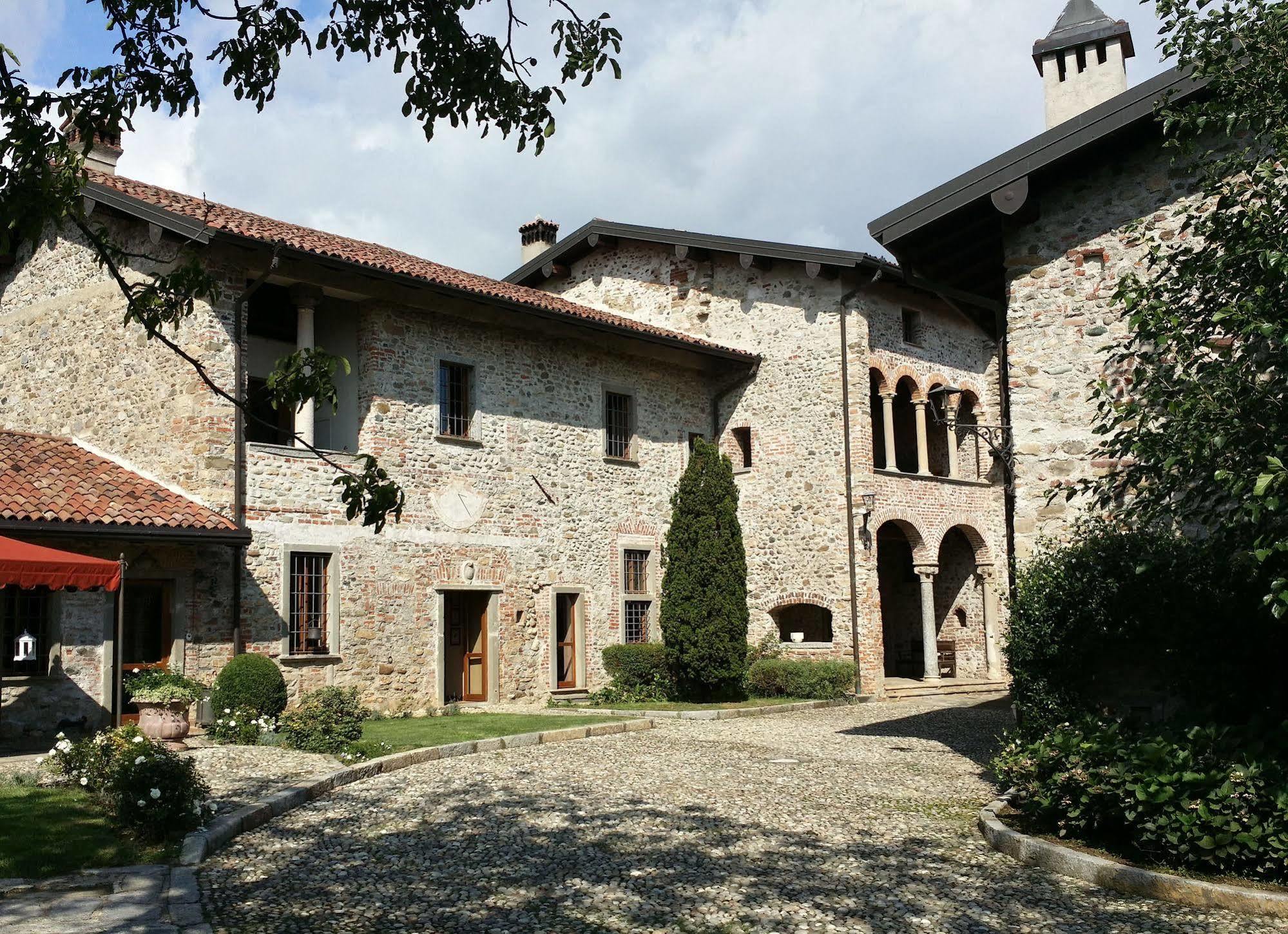 Castello Di Cernusco Lombardone B&B 외부 사진