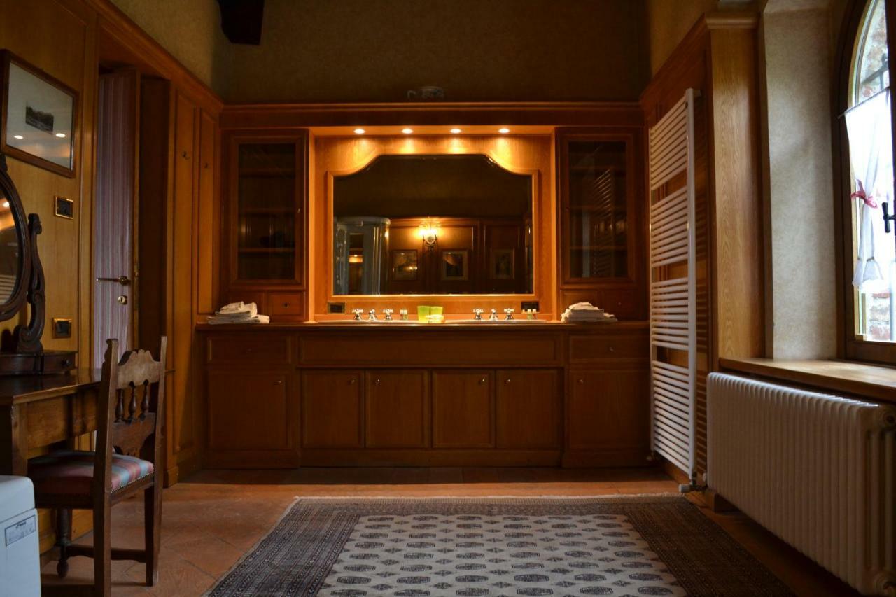 Castello Di Cernusco Lombardone B&B 외부 사진