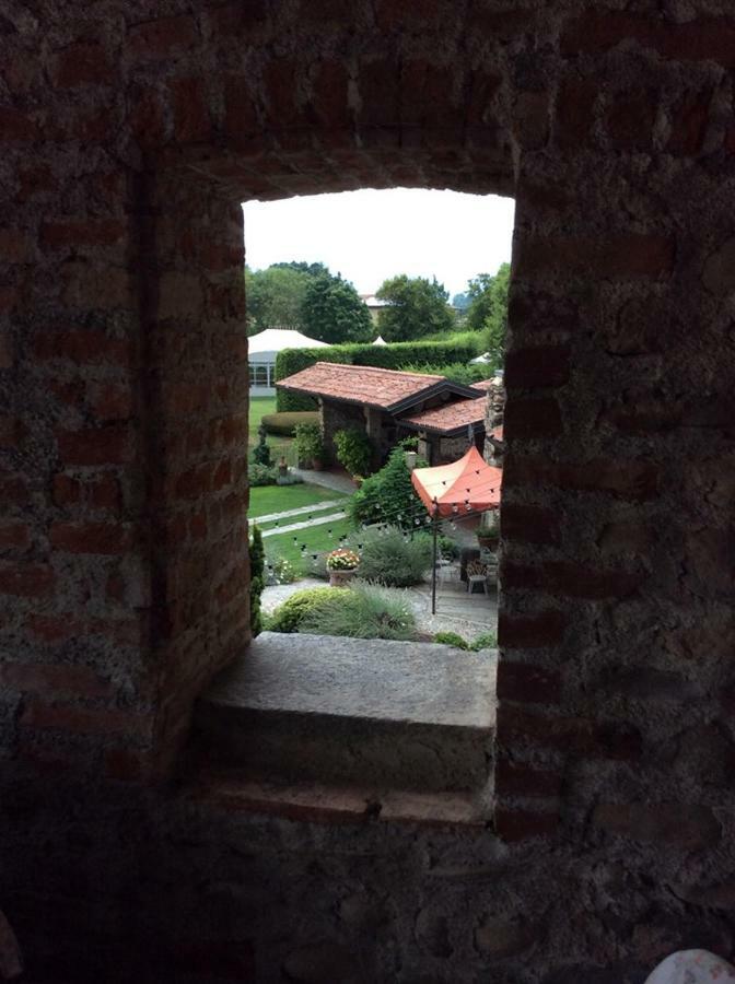 Castello Di Cernusco Lombardone B&B 외부 사진
